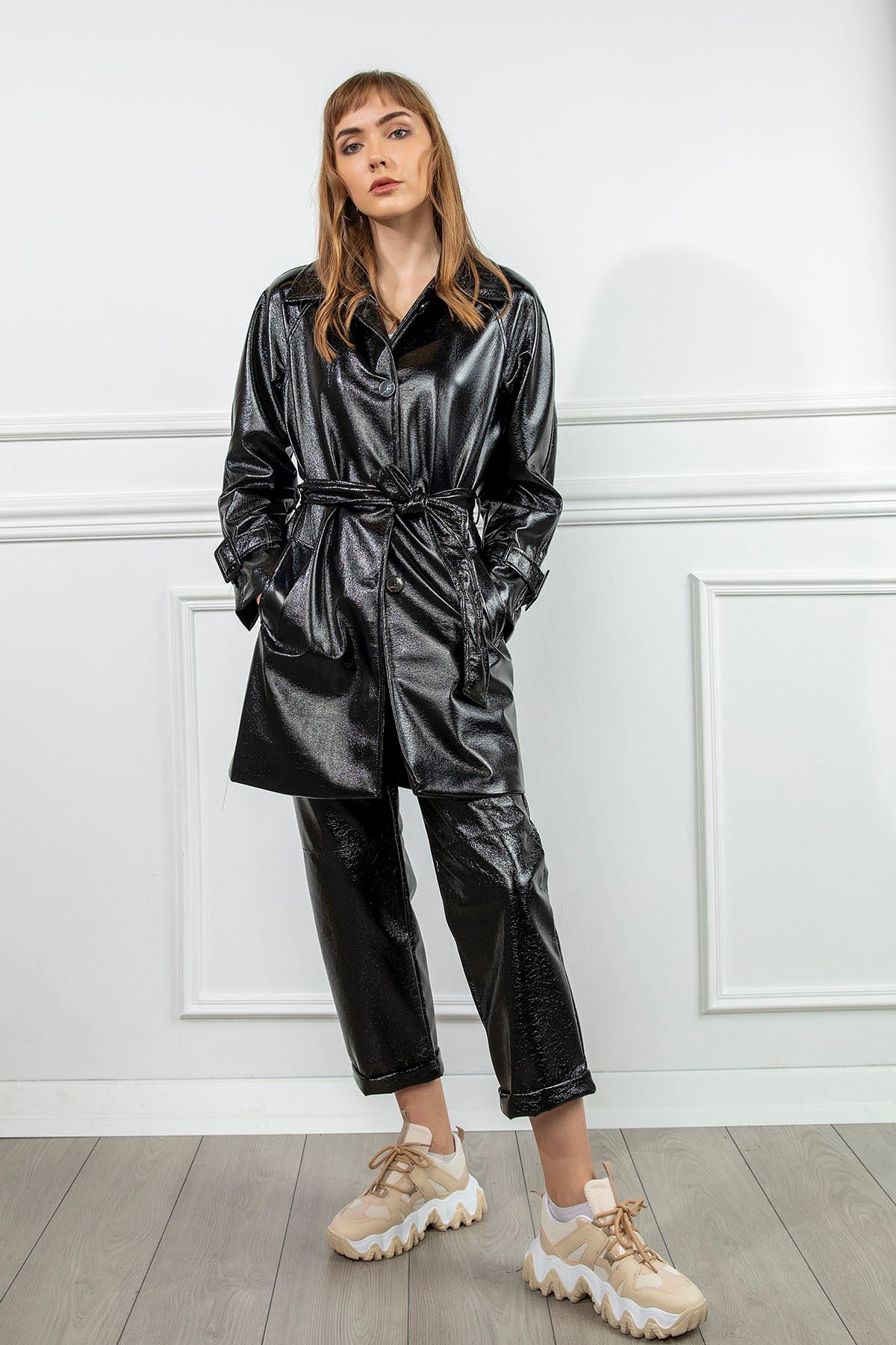 Kırışık Rugan Trençkot-Siyah