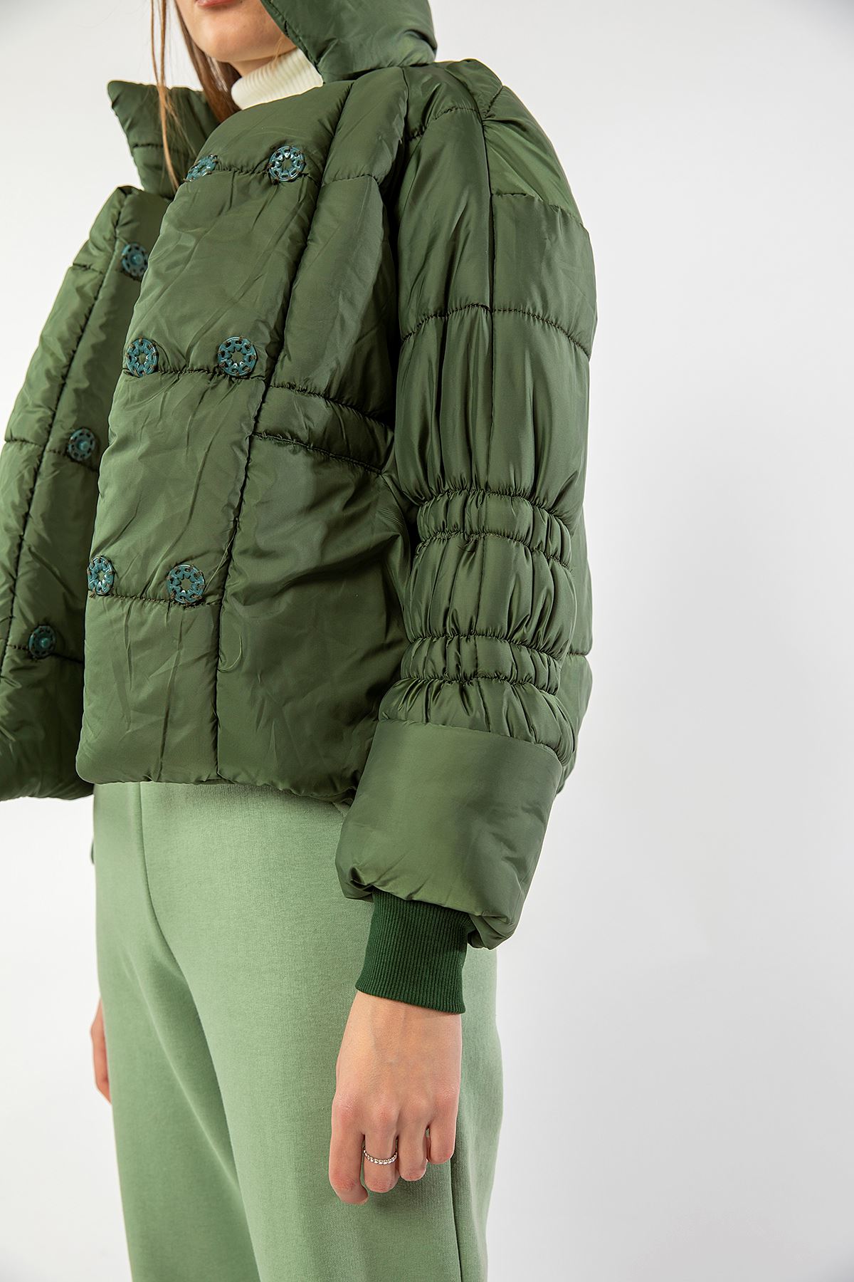 Kısa Şişme Mont-Haki