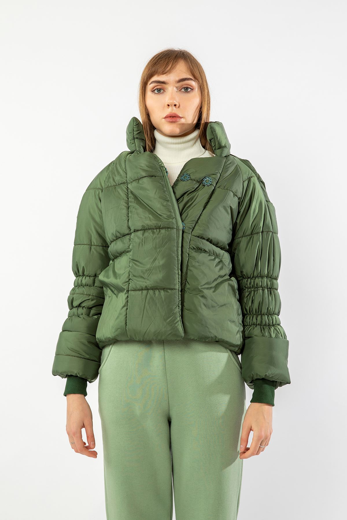 Kısa Şişme Mont-Haki