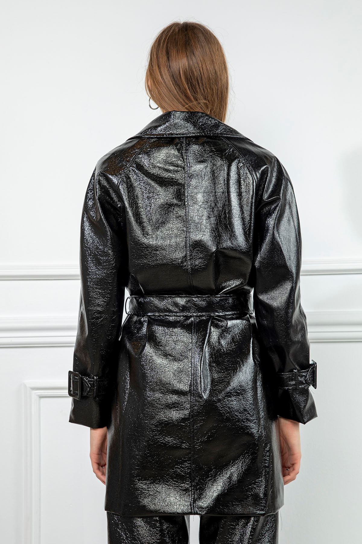 Kırışık Rugan Trençkot-Siyah