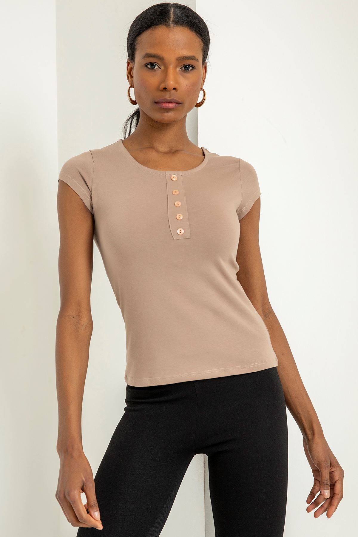 Önü Düğmeli Basic T-Shirt-Vizon