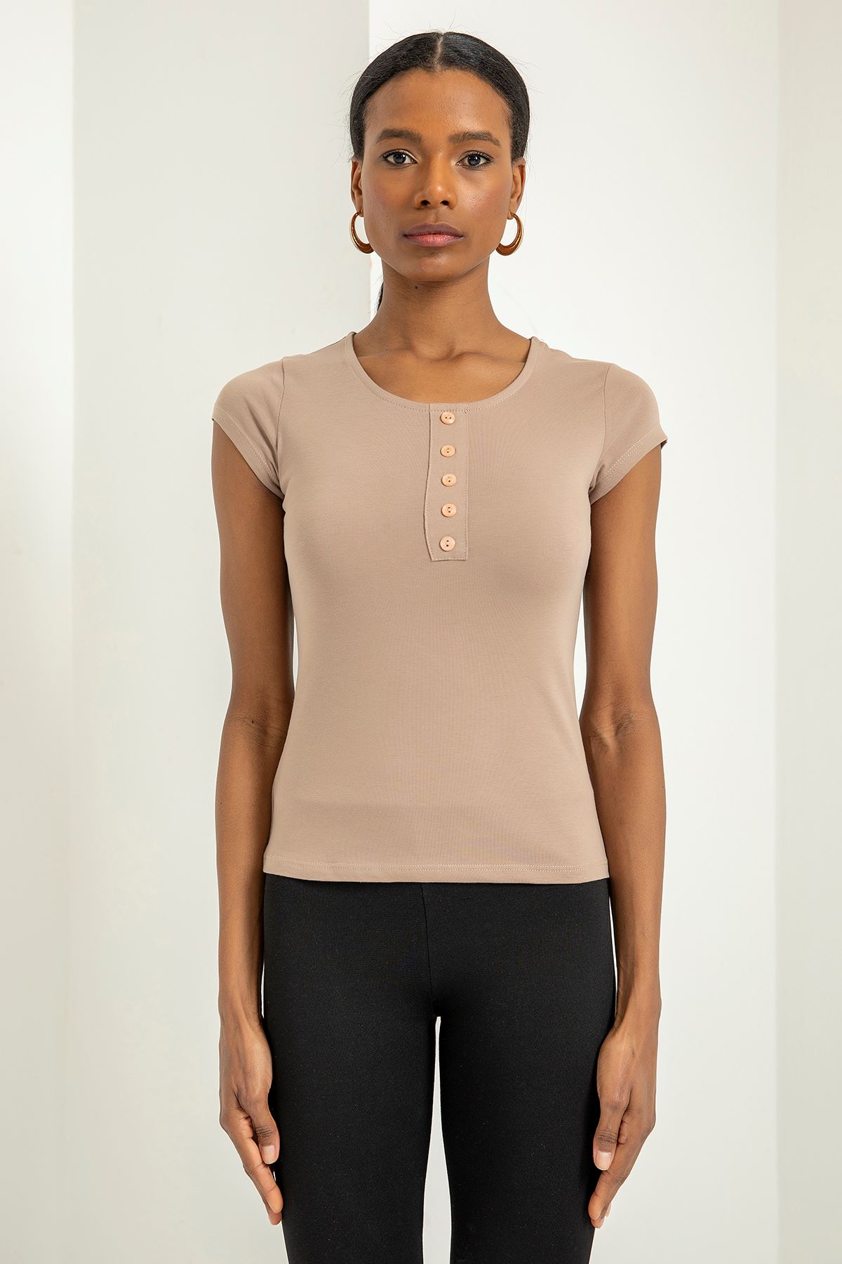 Önü Düğmeli Basic T-Shirt-Vizon