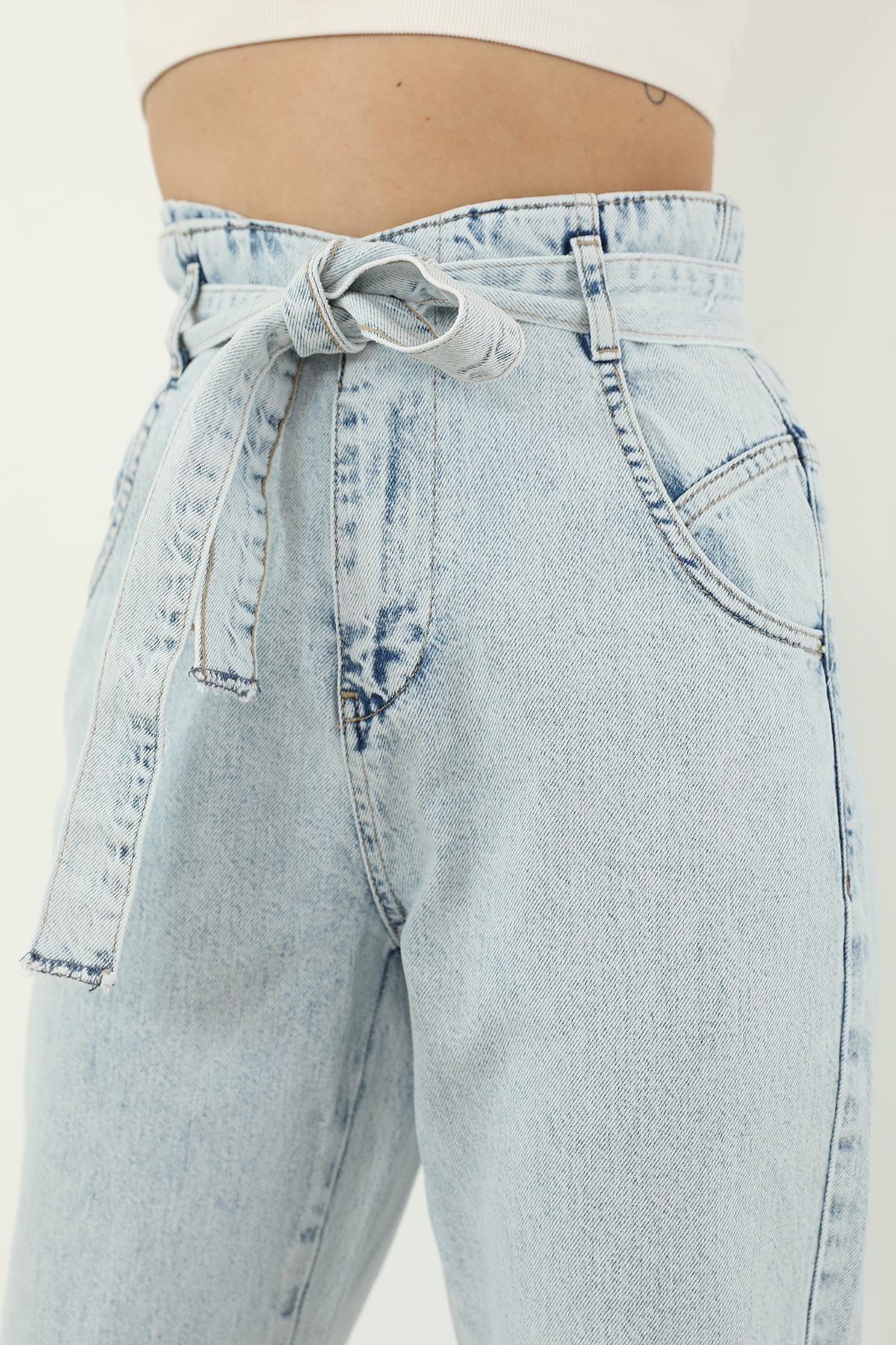 Kuşaklı Mom Jean Pantolon-Açık Mavi