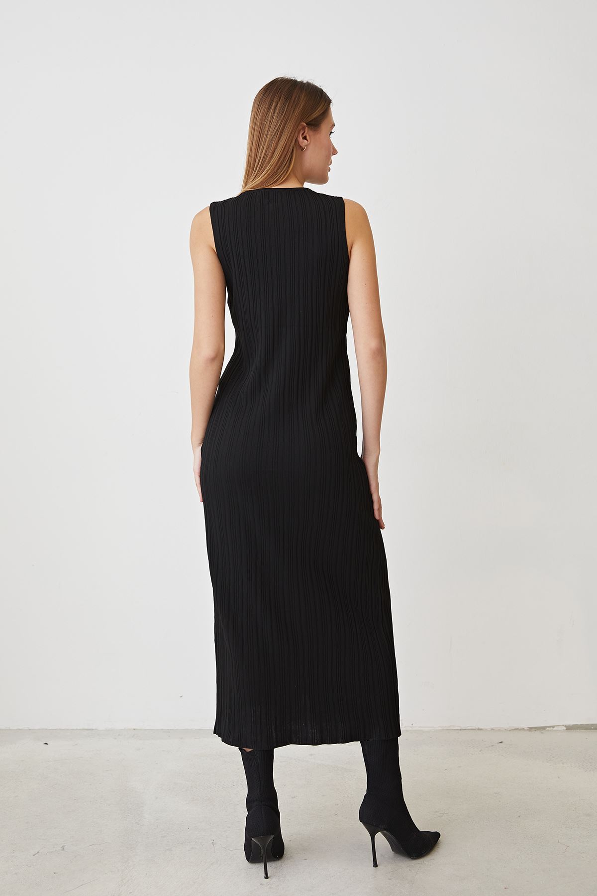 Sıfır Kol Elbise-Siyah