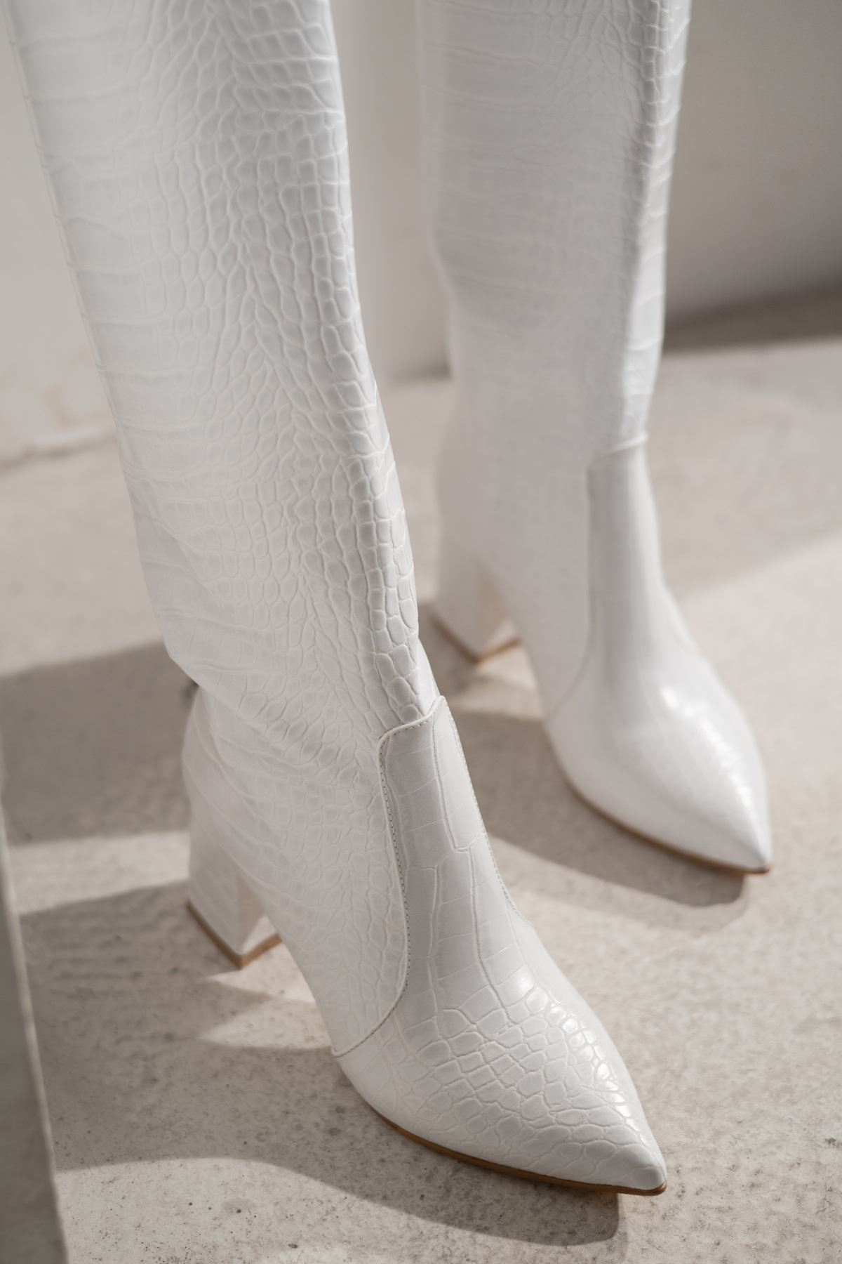 Kroko Desen Topuklu Ayakkabı-Beyaz