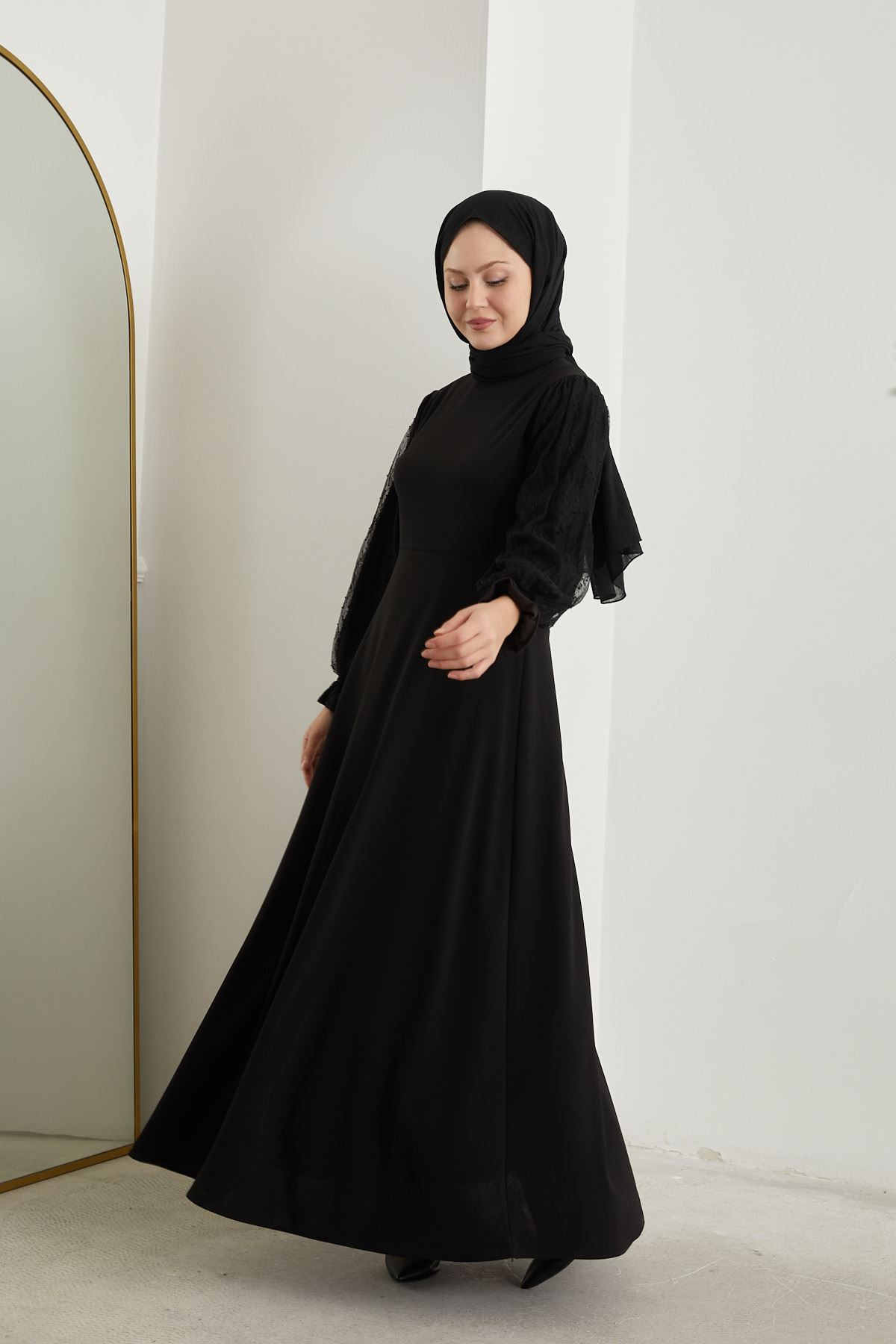 Kol Dantel Detay Elbise-Siyah