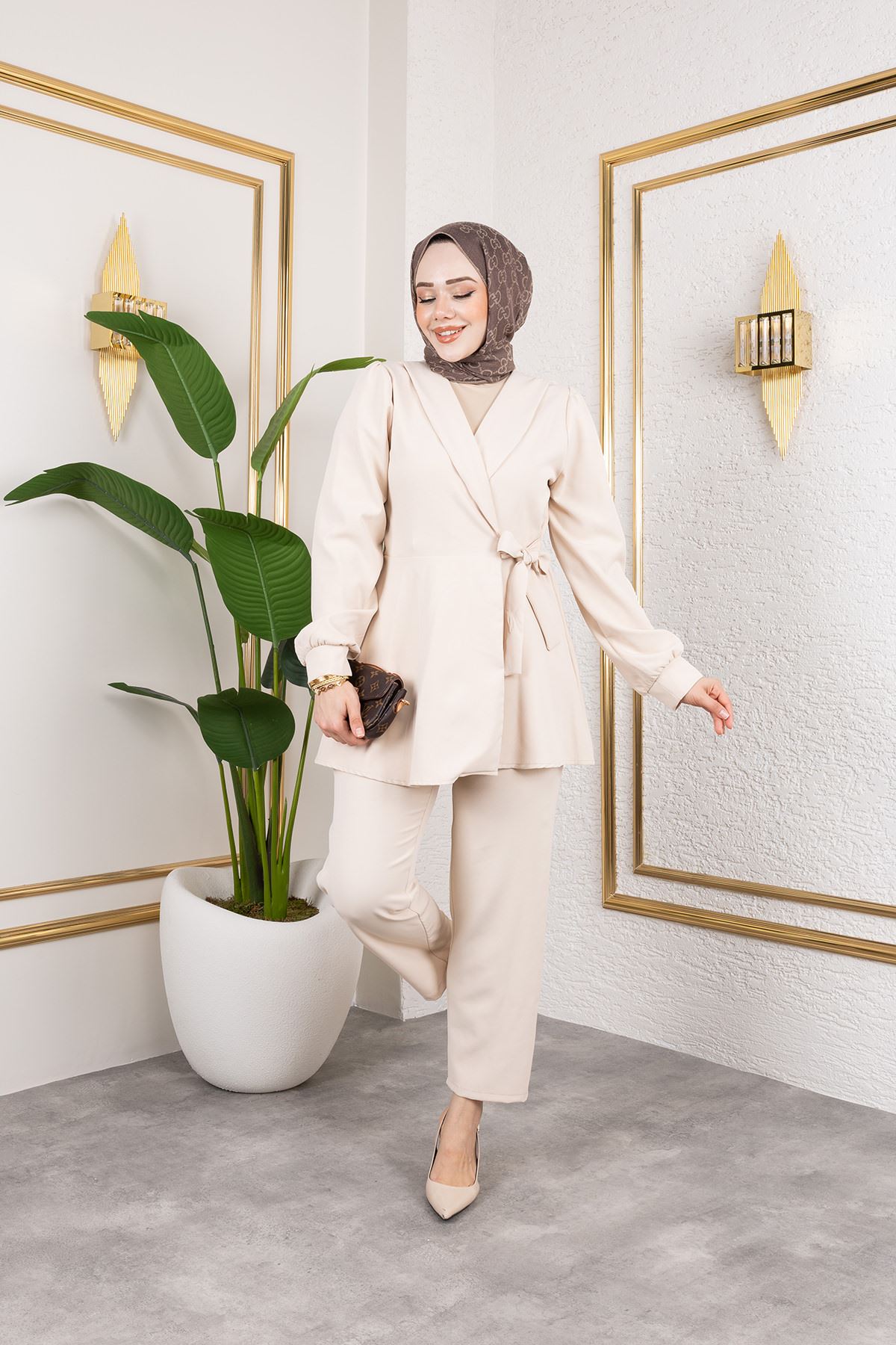 Kuşak Detay Ceketli Takım-Krem