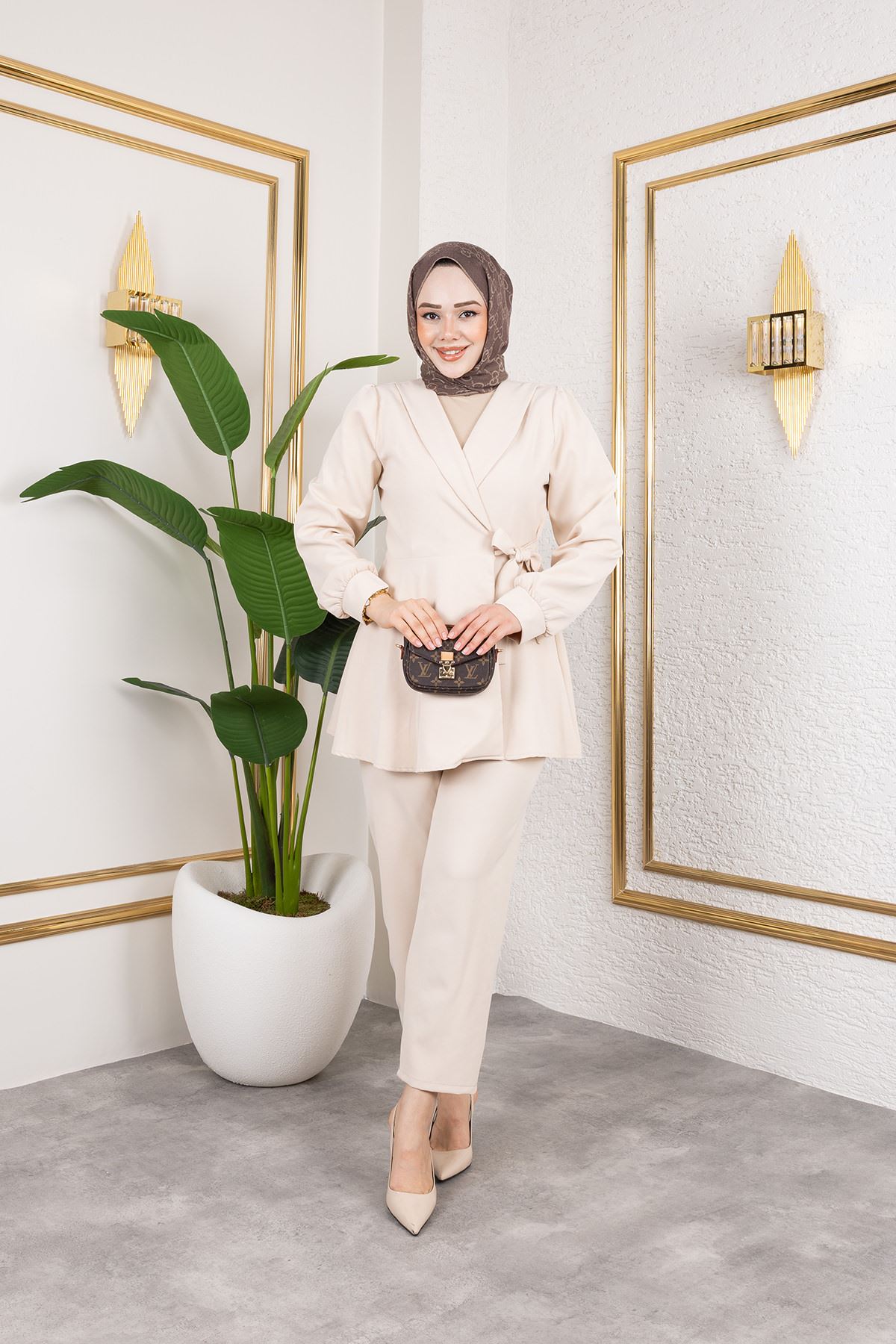 Kuşak Detay Ceketli Takım-Krem