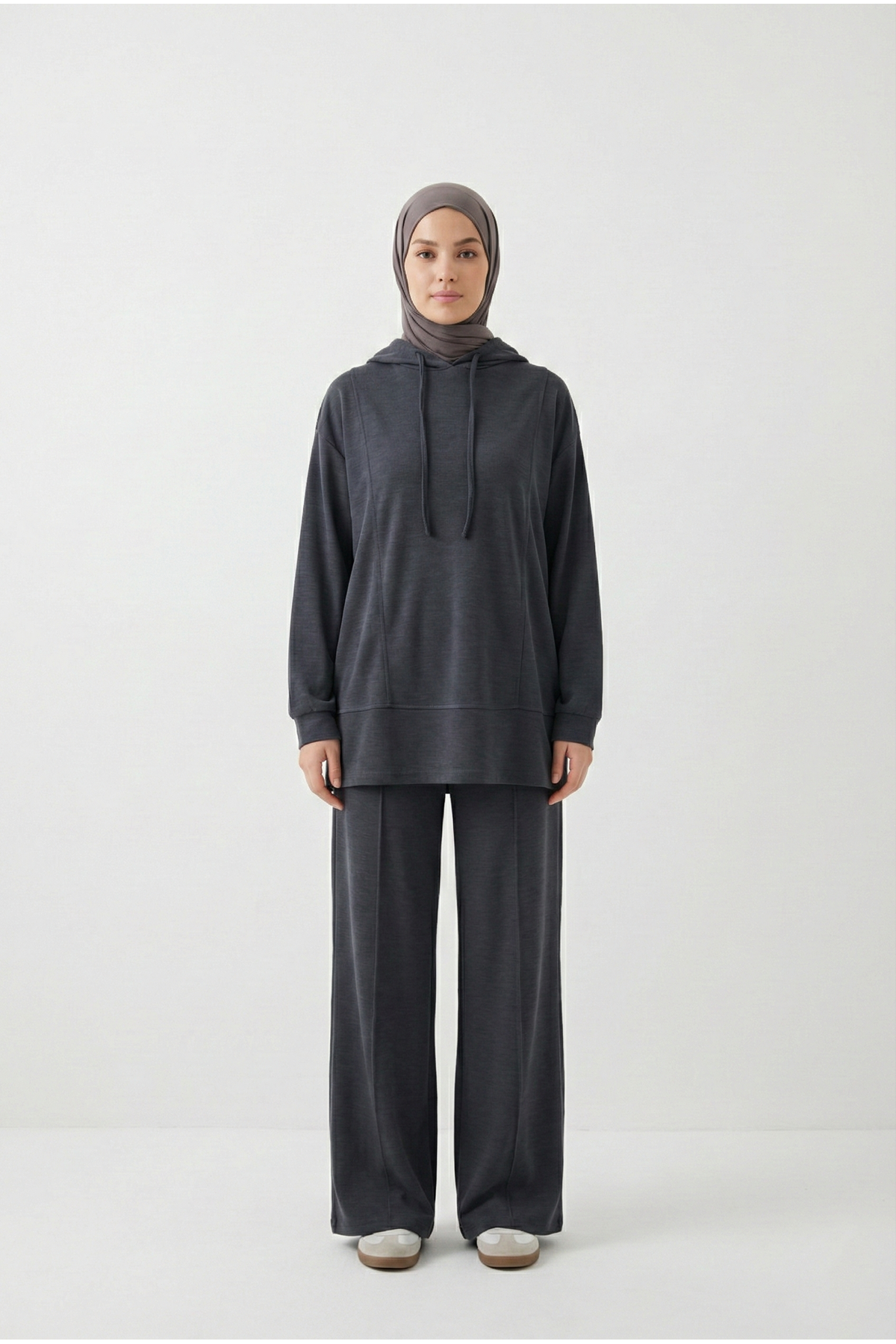 Kapşonlu Ön Parçalı Pantolonlu Takım-Siyah