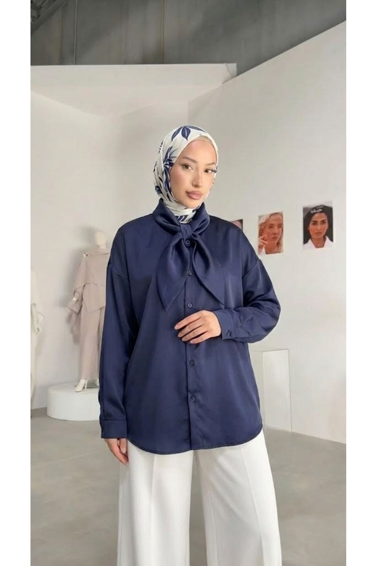 Yaka Detay Saten Tunik-Lacivert