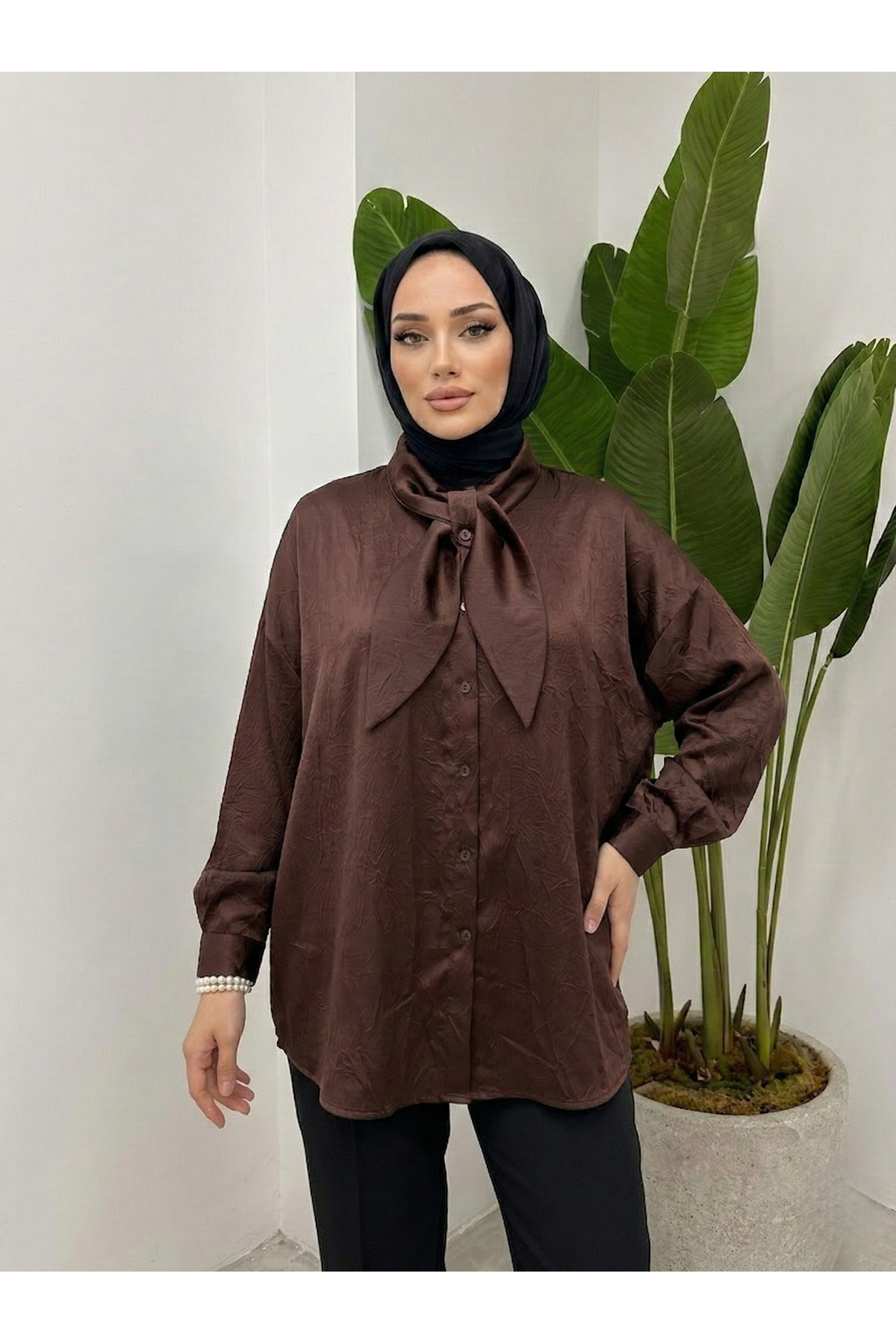 Yaka Detay Saten Tunik-Kahve