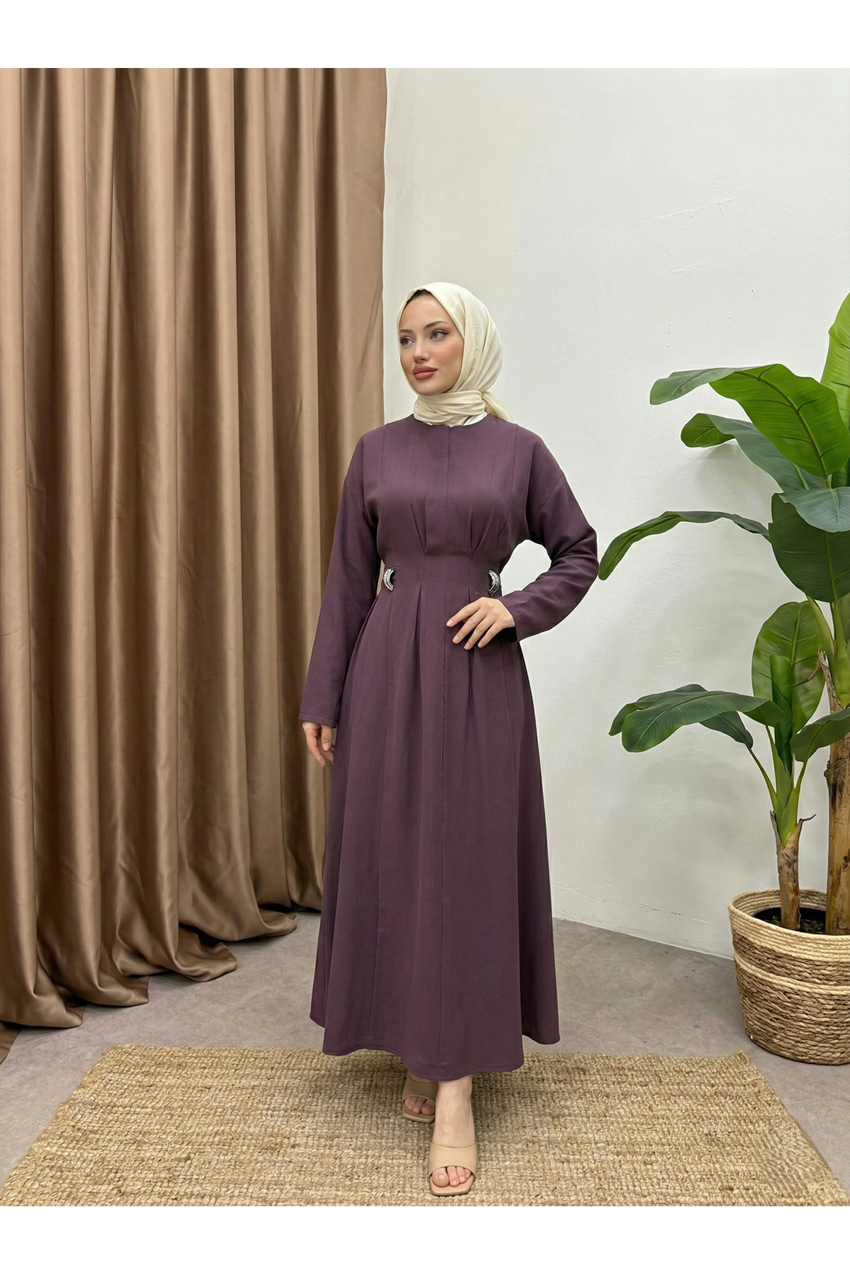 Önü Pensli Aksesuar Detay Elbise-Gül Kurusu