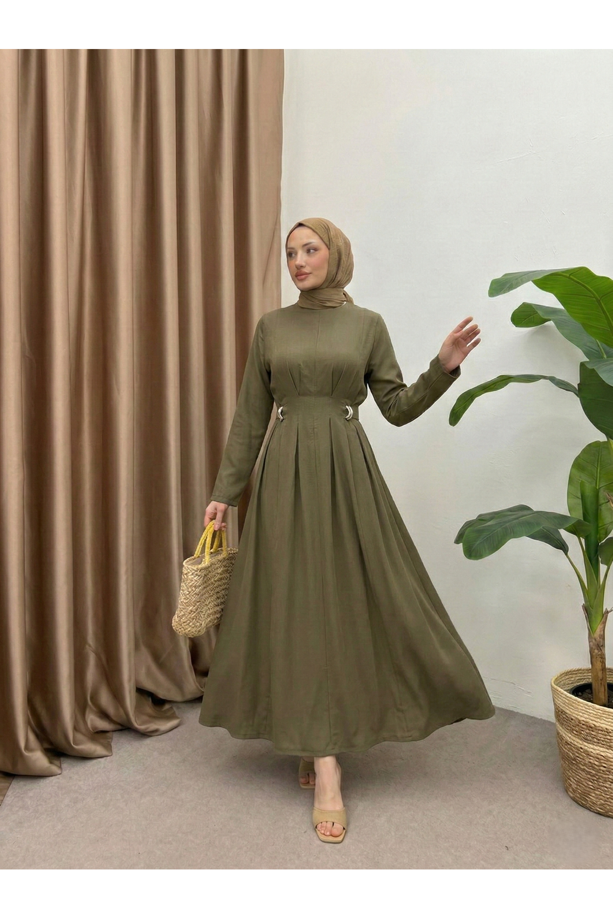 Önü Pensli Aksesuar Detay Elbise-Haki