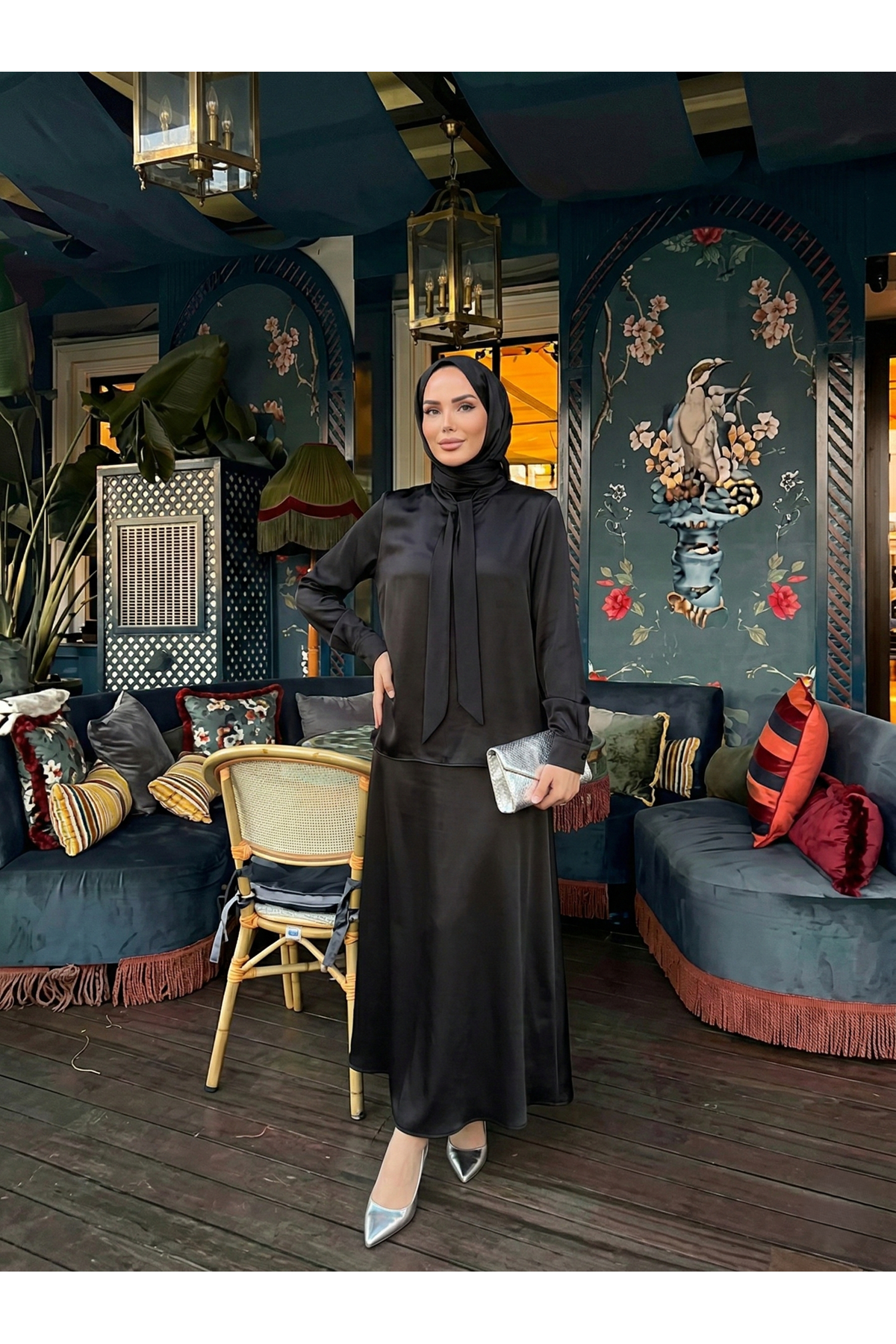 Yaka Bağlamalı Saten Etekli Takım-Siyah