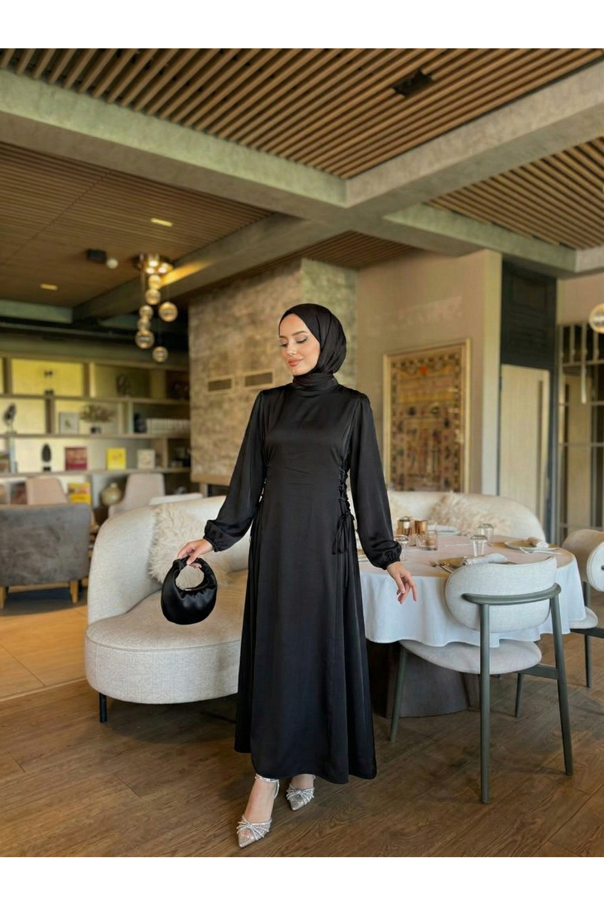 Yanlar Birit Bağlamalı Elbise-Siyah