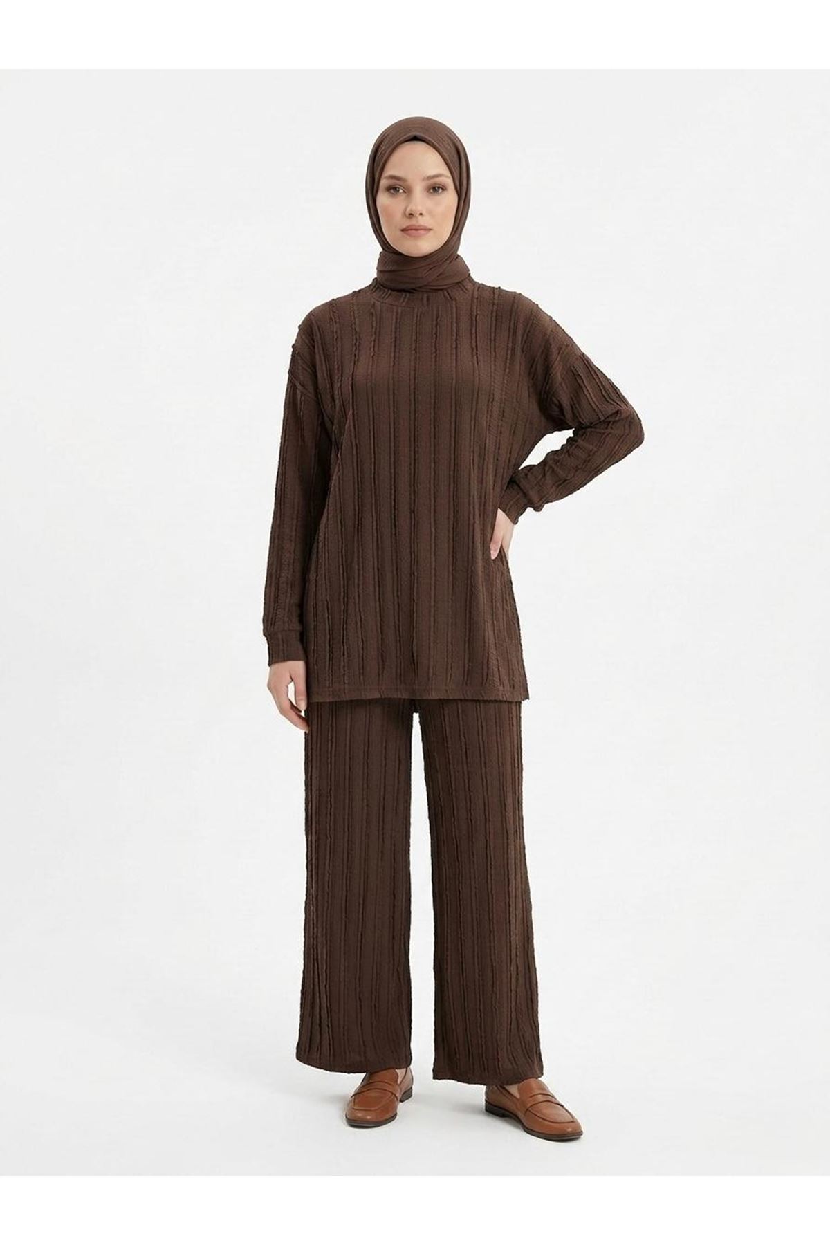 Pilise Dokulu Kemerli Pantolonlu Takım-Kahve
