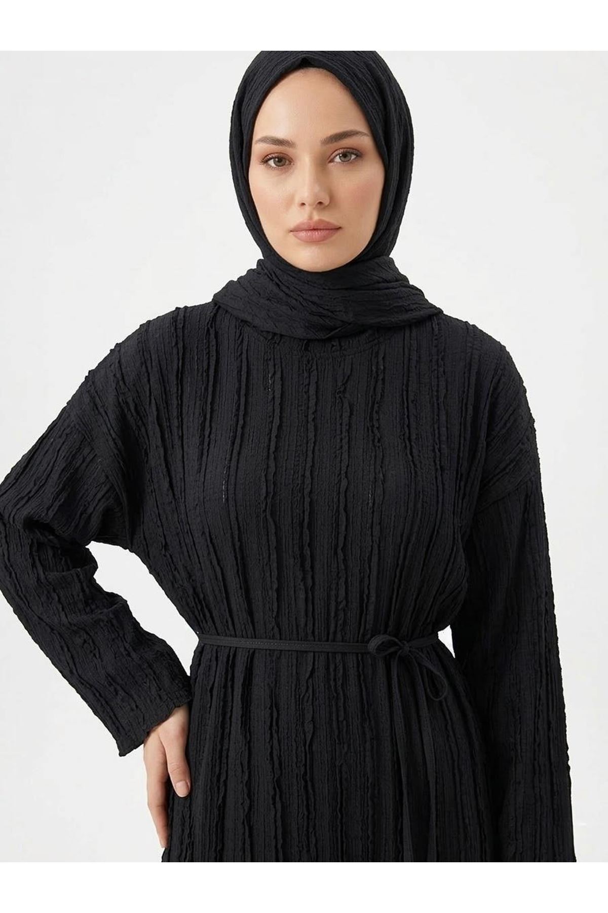 Pilise Dokulu Kemer Detay Elbise-Siyah