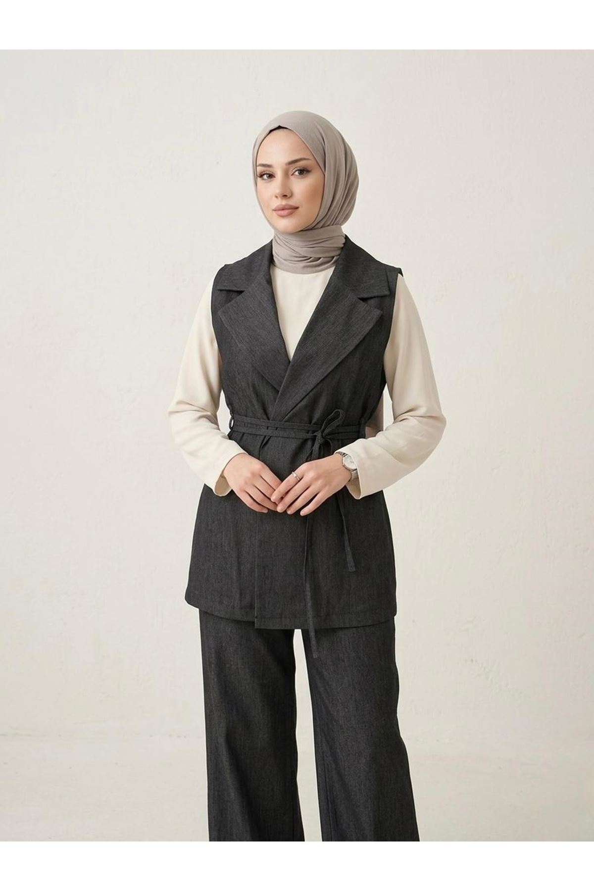Yaka Detay Yelek-Siyah