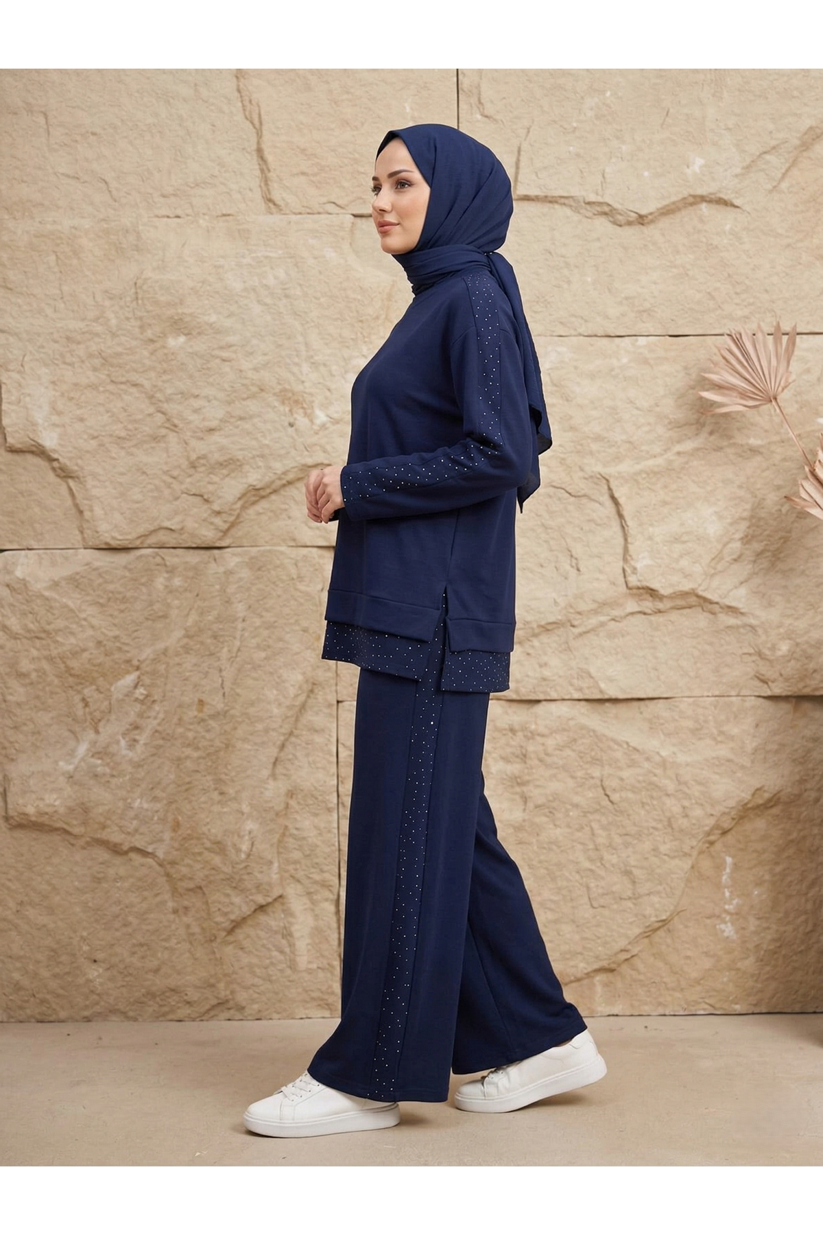 Taş Garnili Pantolonlu Takım-Lacivert