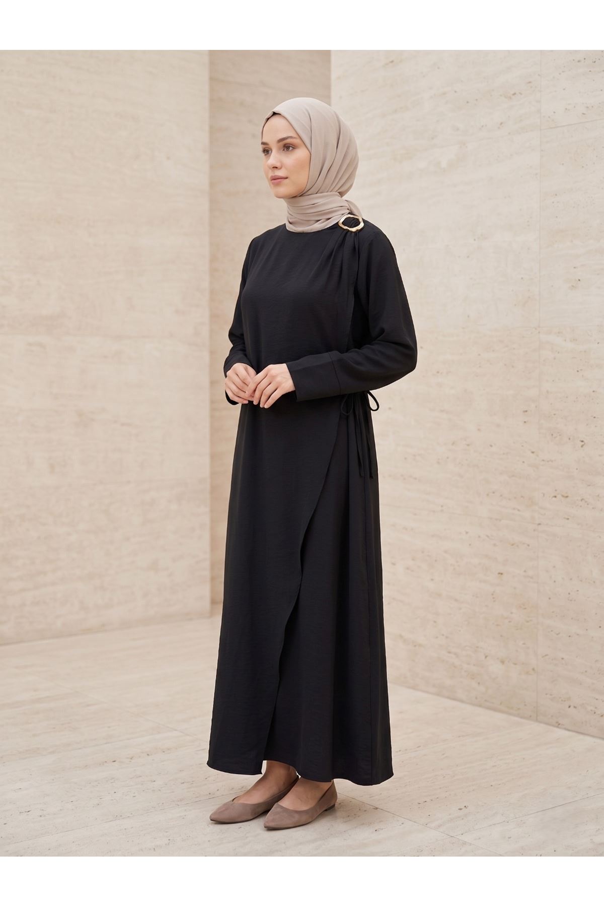 Omuz Pile Toka Detay Elbise-Siyah