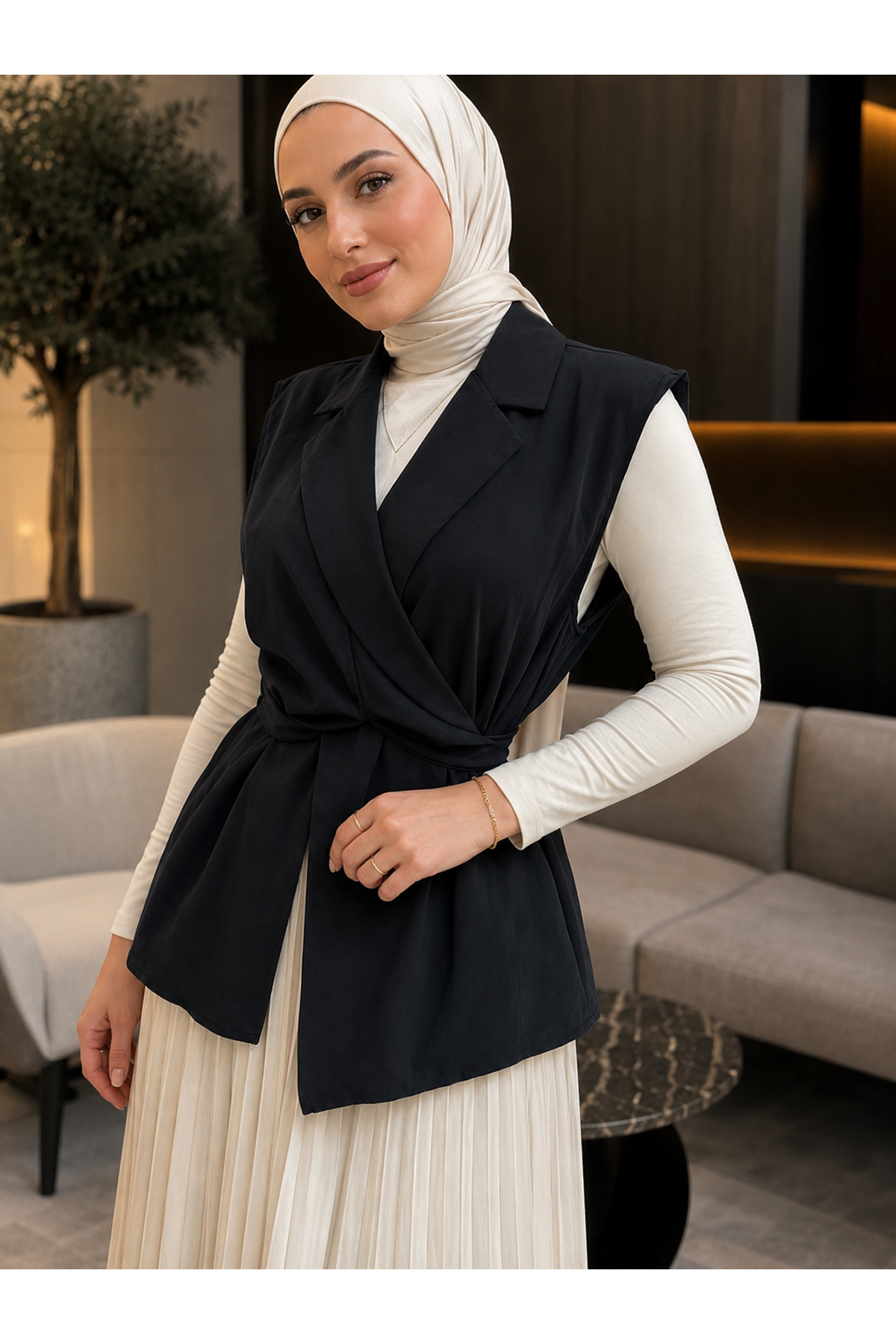Yaka Bağlamalı Yelek-Siyah
