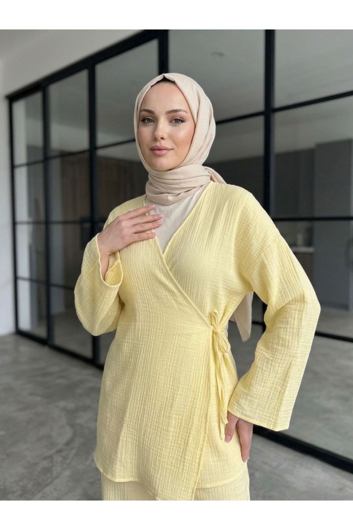 Yan Bağlamalı Müslin Takım-Sarı