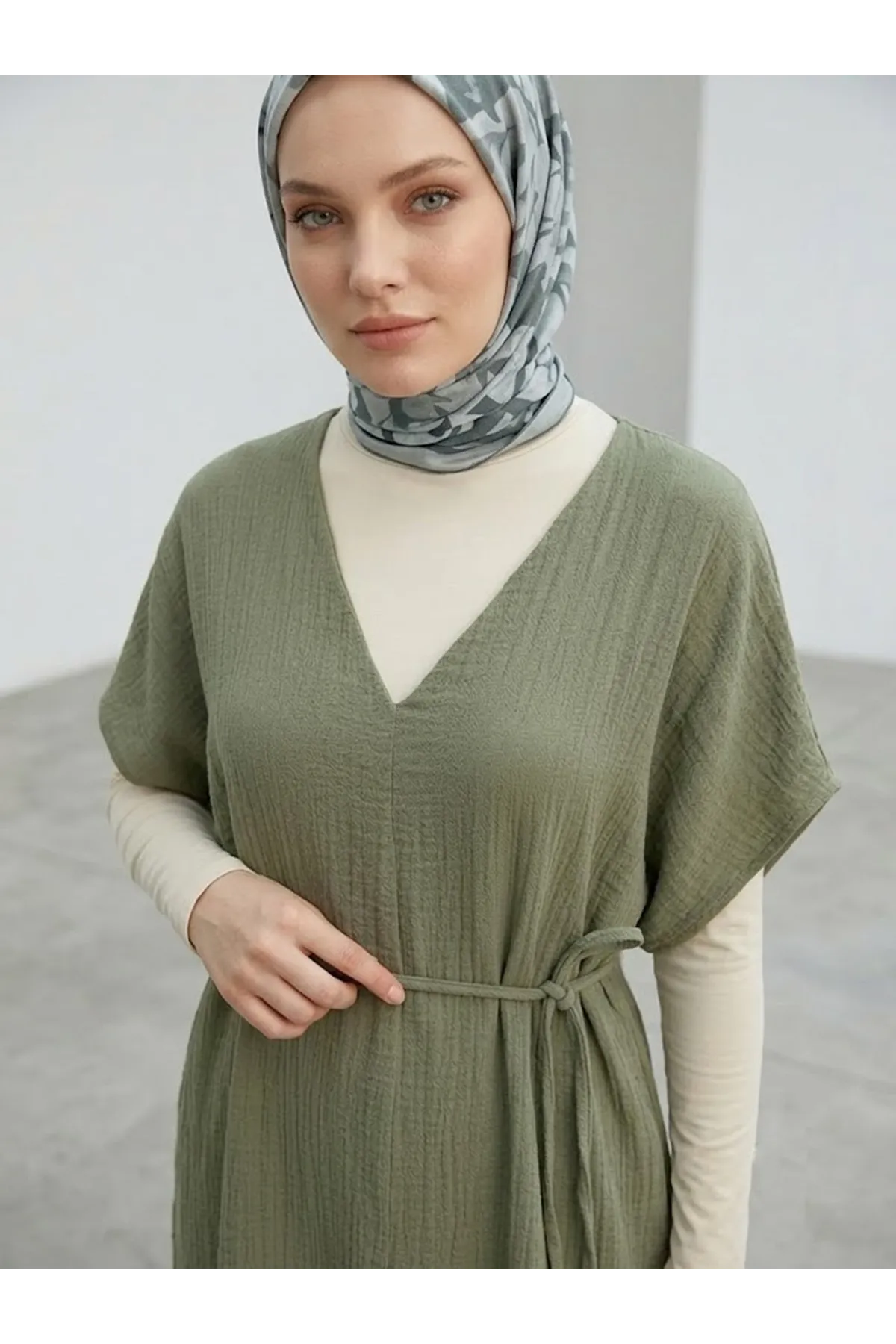 Rahat  Kesim V Yaka Müslin Elbise-Haki