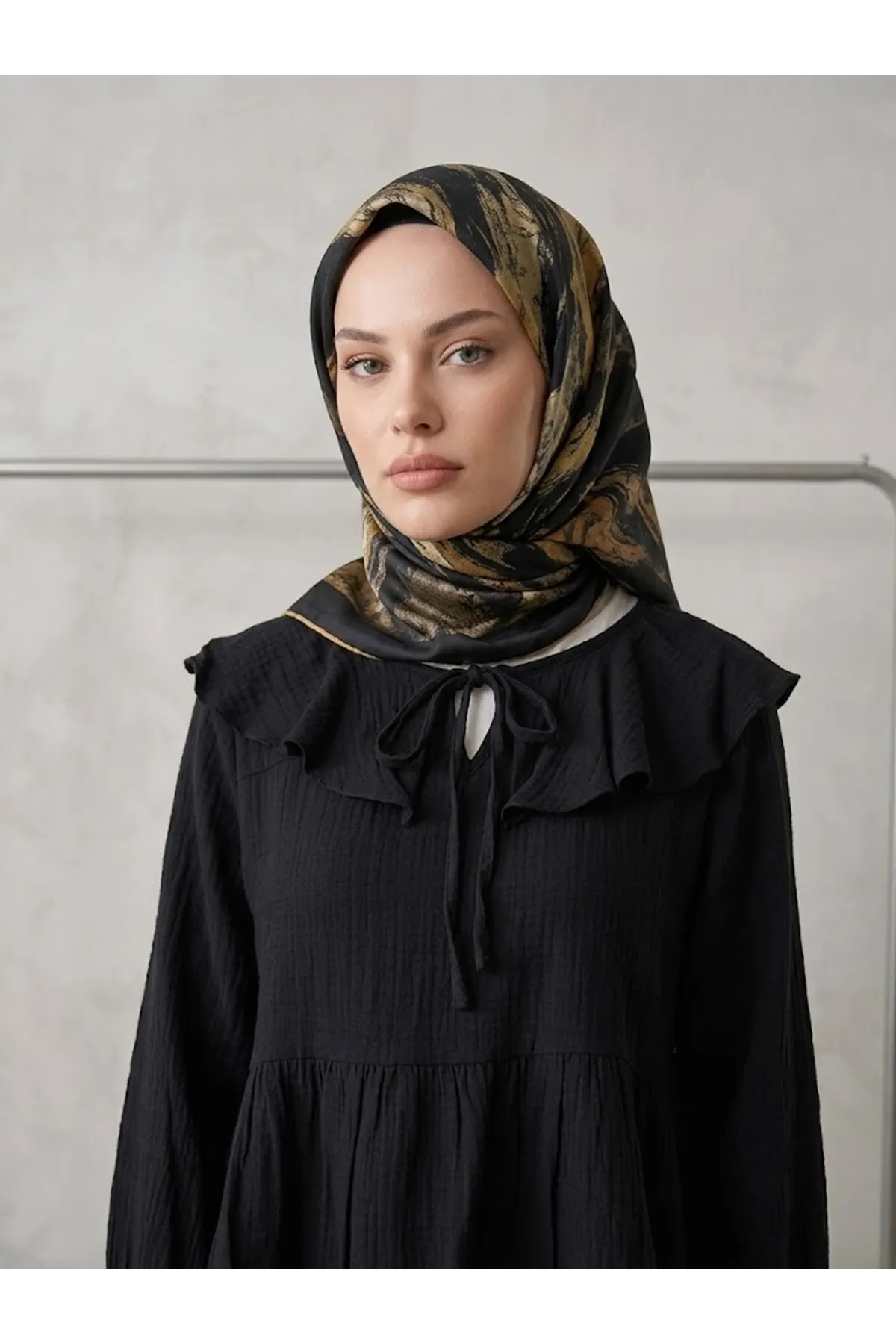 Yaka Bağlamalı Tunik-Siyah
