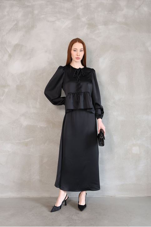 Yaka Biye Detay Etekli Takım-Siyah