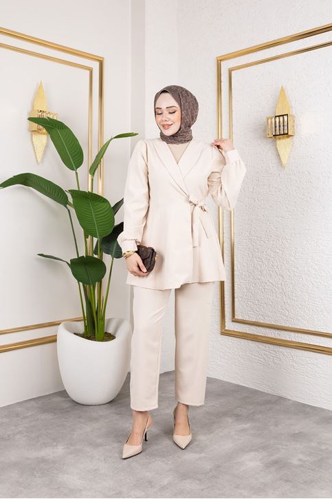 Kuşak Detay Ceketli Takım-Krem