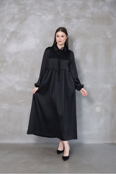 Yaka Biye Detay Saten Elbise-Siyah