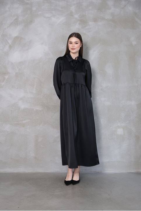 Yaka Biye Detay Saten Elbise-Siyah
