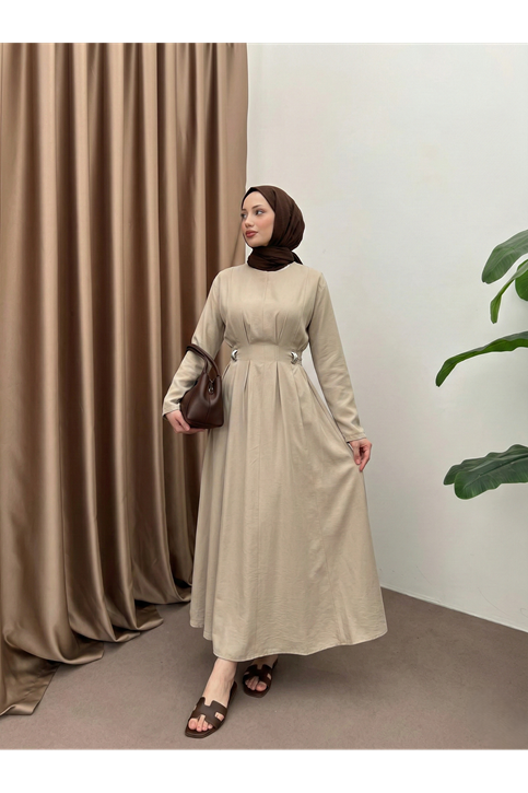 Önü Pensli Aksesuar Detay Elbise-Taş