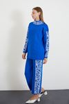Yaka Desenli Takım-Saks